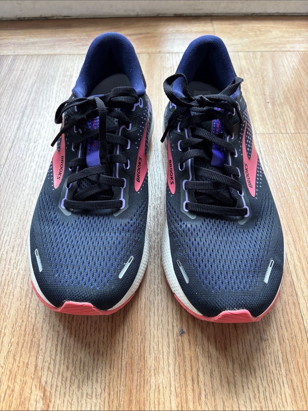 BROOKS Adrenaline GTS 22 Sneakers in Navy Size 9 1/2 - Picture 3 of 7